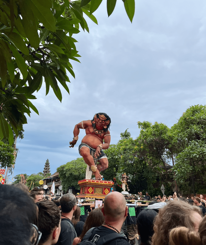Desfile de Ogoh-Ogoh en Ubud, Bali.